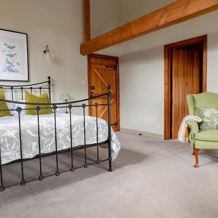 North Downs Barn Bed & Breakfast Rochester  Exterior photo