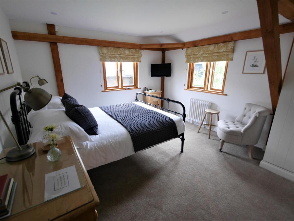 North Downs Barn Bed & Breakfast Rochester  Exterior photo