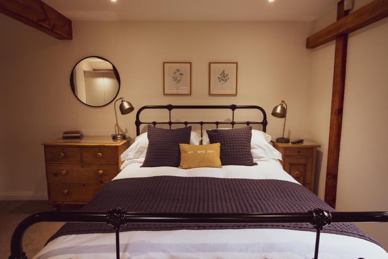 North Downs Barn Bed & Breakfast Rochester  Exterior photo