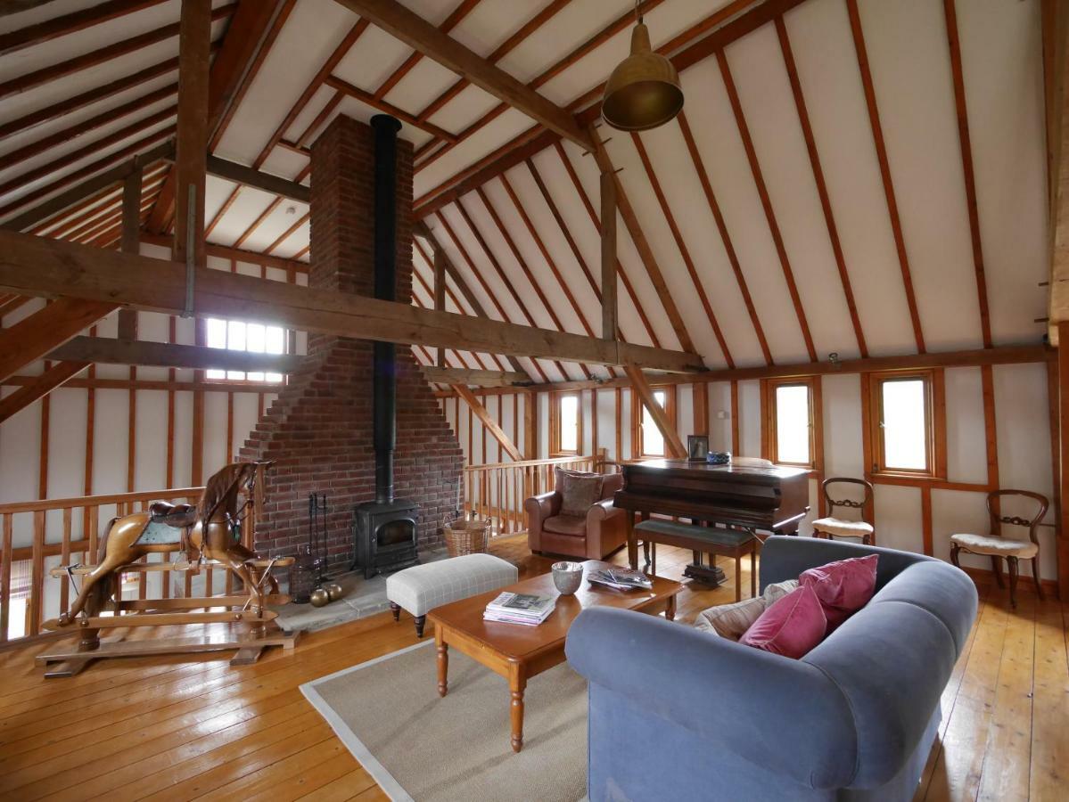 North Downs Barn Bed & Breakfast Rochester  Exterior photo