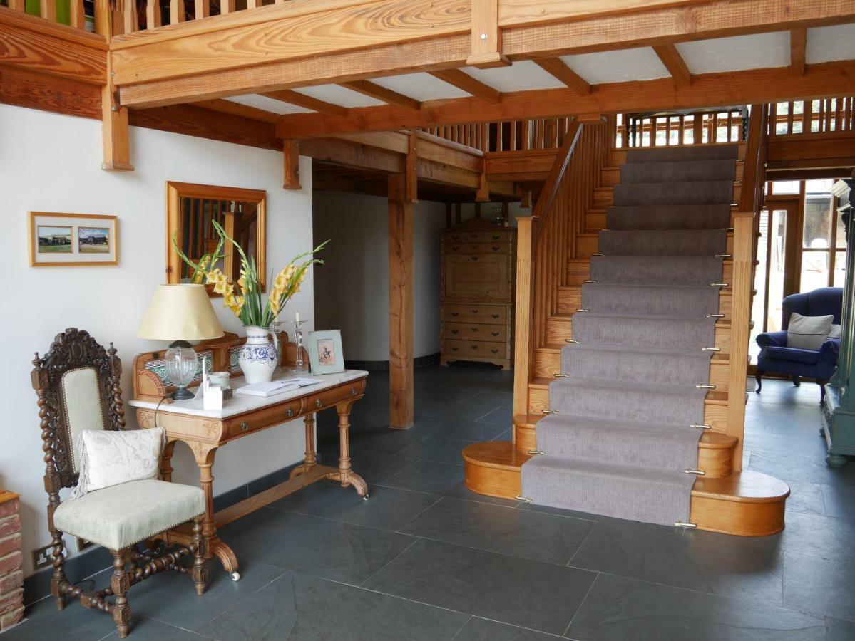 North Downs Barn Bed & Breakfast Rochester  Exterior photo